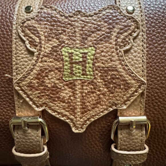 Wizarding World of Harry Potter Mini Hogwarts School Trunk Purse NWT - Picture 4 of 5